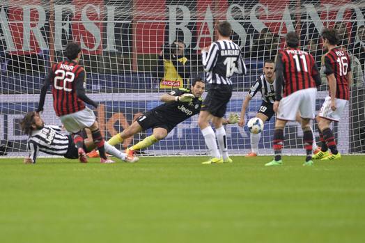 Milan Juventus 0 2 Gol Di Llorente E Tevez Ora è A 11 Sulla Roma